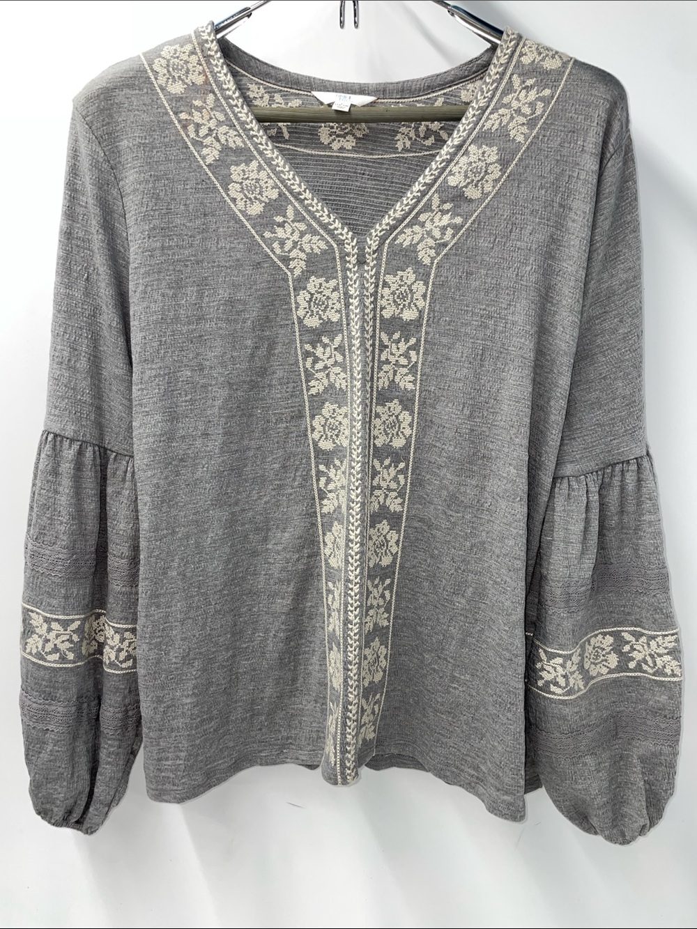 TIME AND TRU GRAY FLORAL PEASANT TOP FTL-09-129